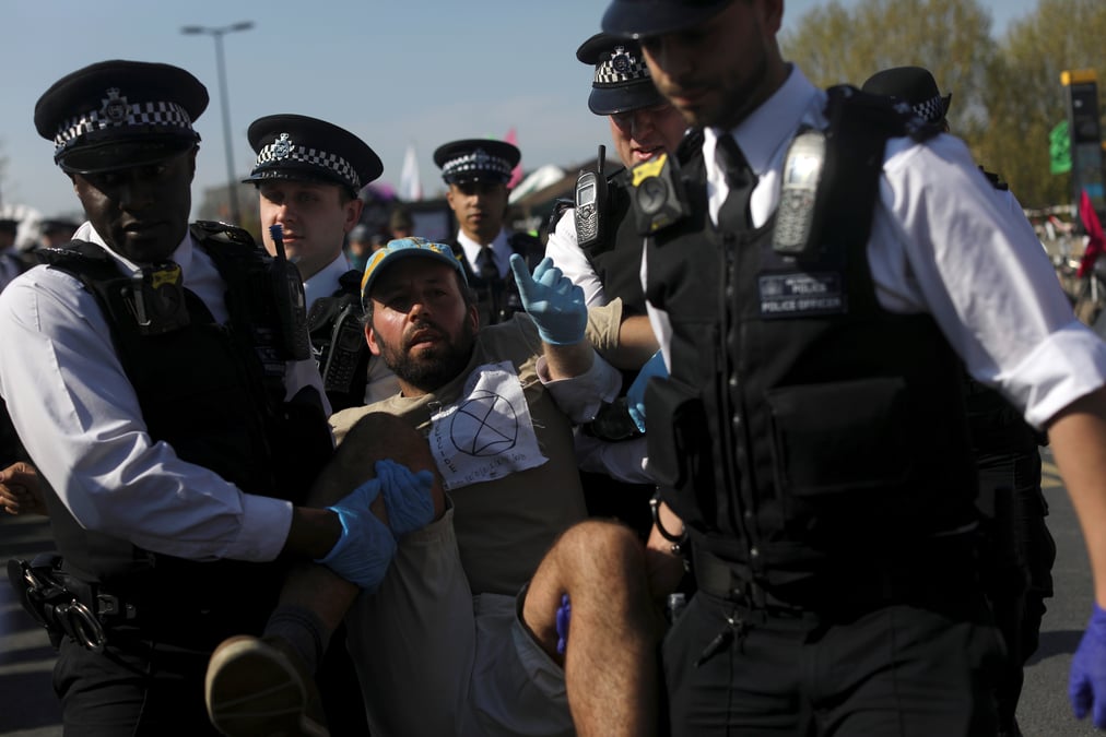 Plus de 750 militants ecologistes arretes en six jours a londres