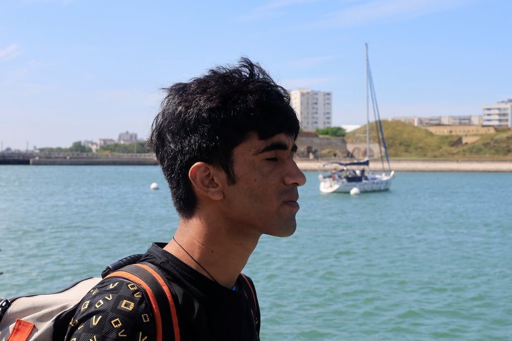 Idris, un afghan de 22 ans, a calais, en france