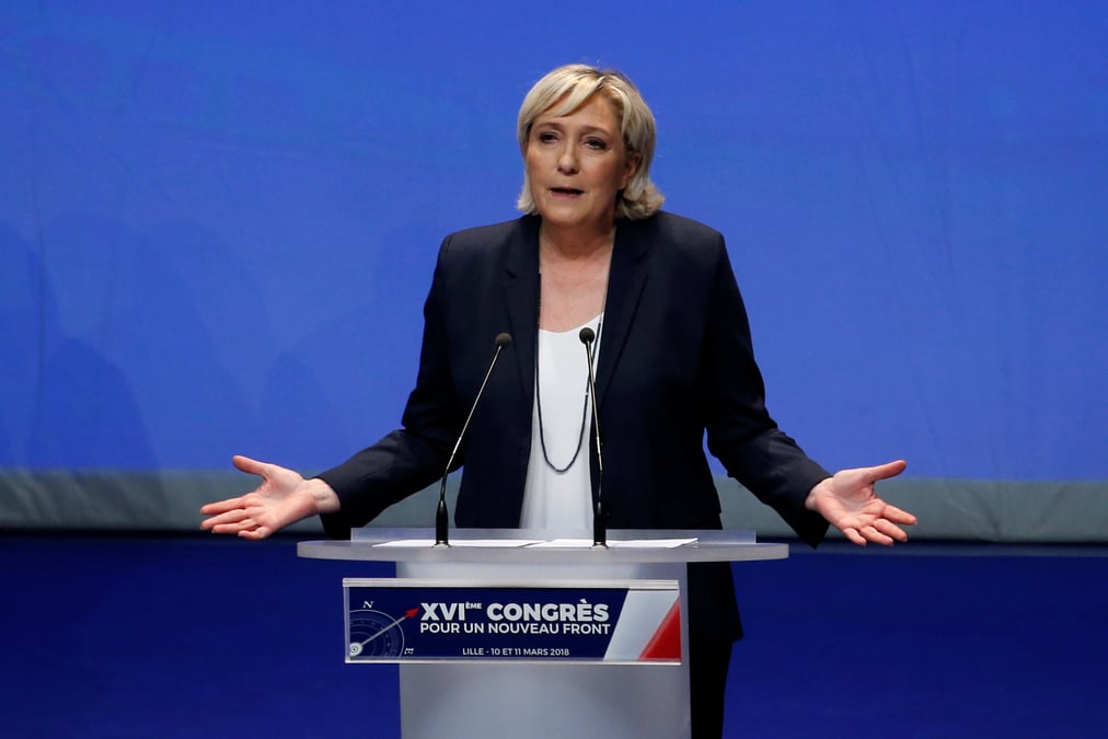 Le pen propose de rebaptiser le fn "rassemblement national"