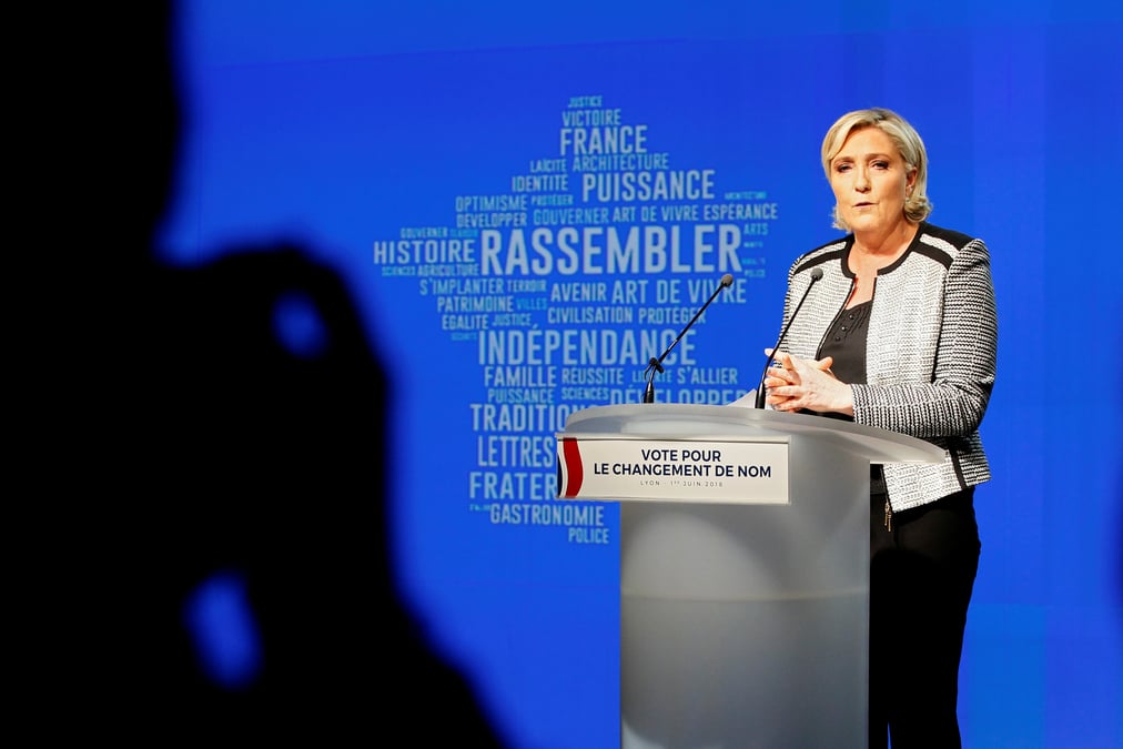 Les adherents du fn enterinent le changement de nom