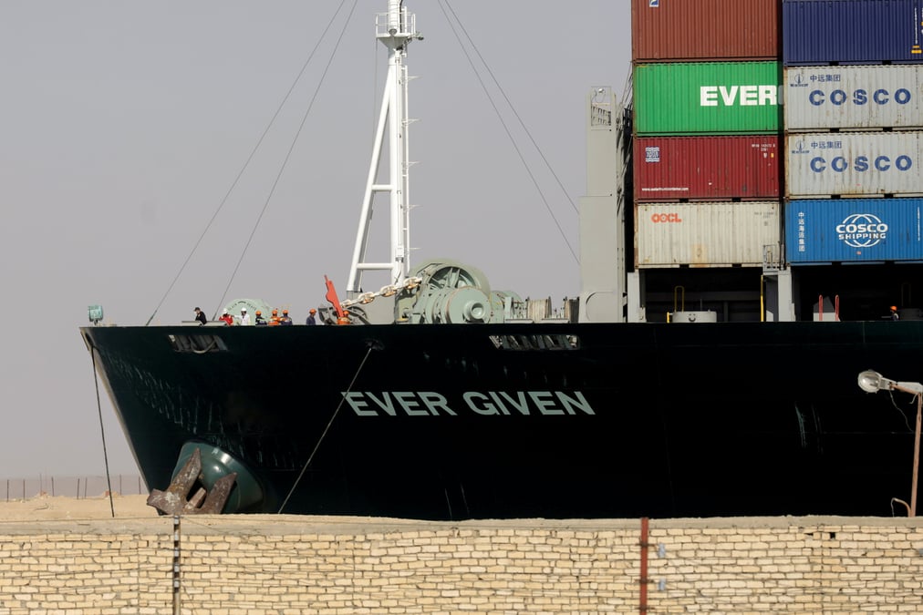 Canal de suez: accord sur la fin de l'immobilisation de l'ever given