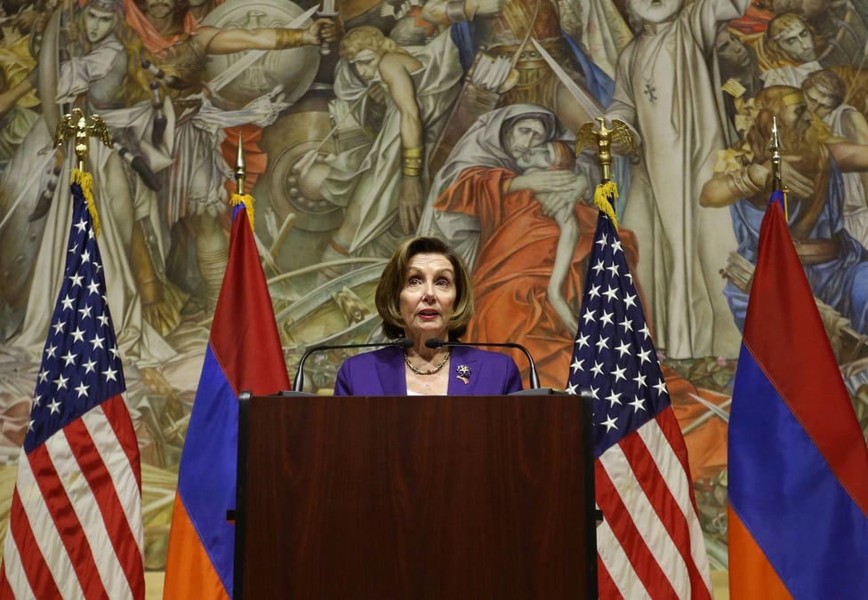La presidente de la chambre des representants des etats-unis, nancy pelosi, en visite en armenie
