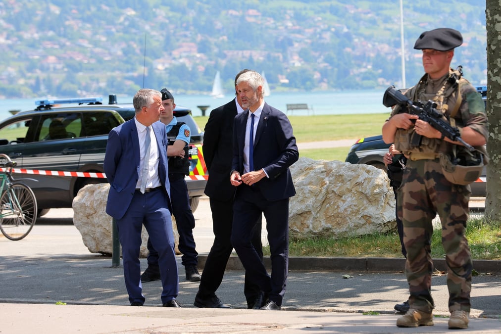 Le president du conseil regional d'auvergne-rhone-alpes laurent wauquiez arrive a annecy