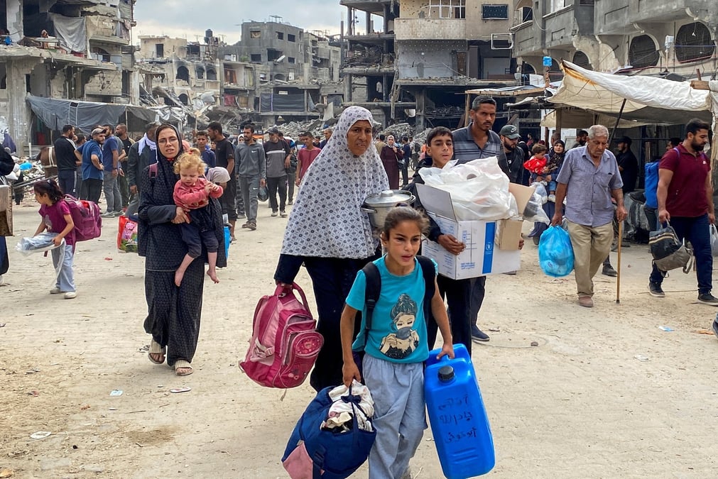 Les palestiniens deplaces fuient les zones du nord de la bande de gaza