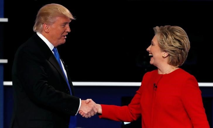 Clinton maintient cinq points d'avance sur trump