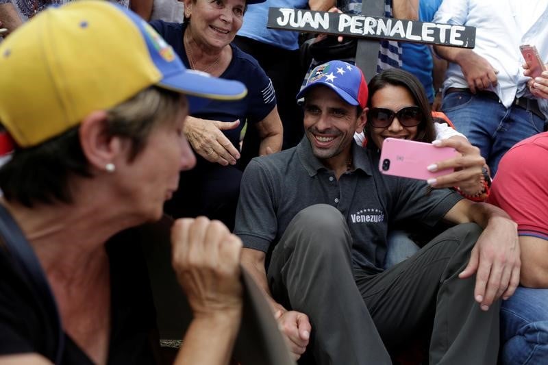 Venezuela: nouveaux troubles, capriles bloque a l'aeroport