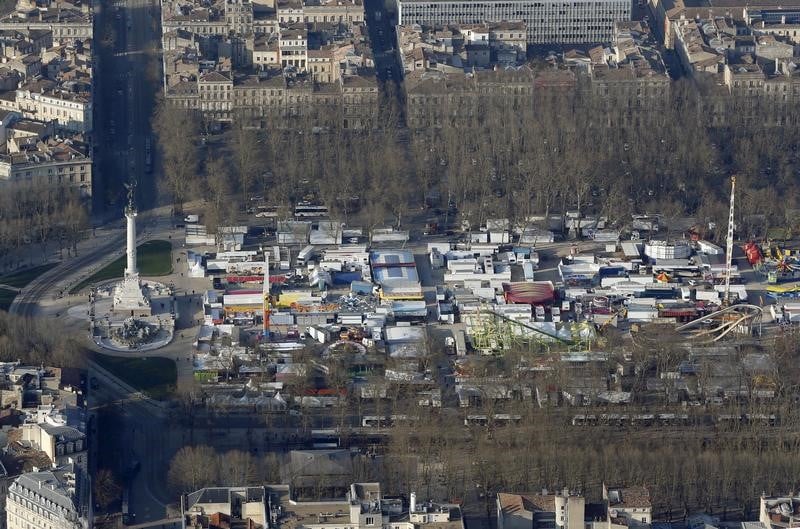 La publicite sur les trottoirs suspendue a bordeaux et nantes