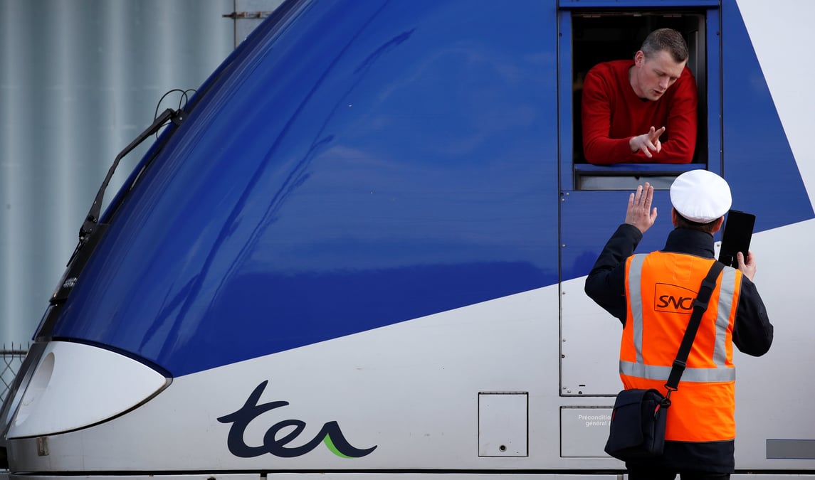 48% de grevistes a la sncf mardi, 77% chez les conducteurs