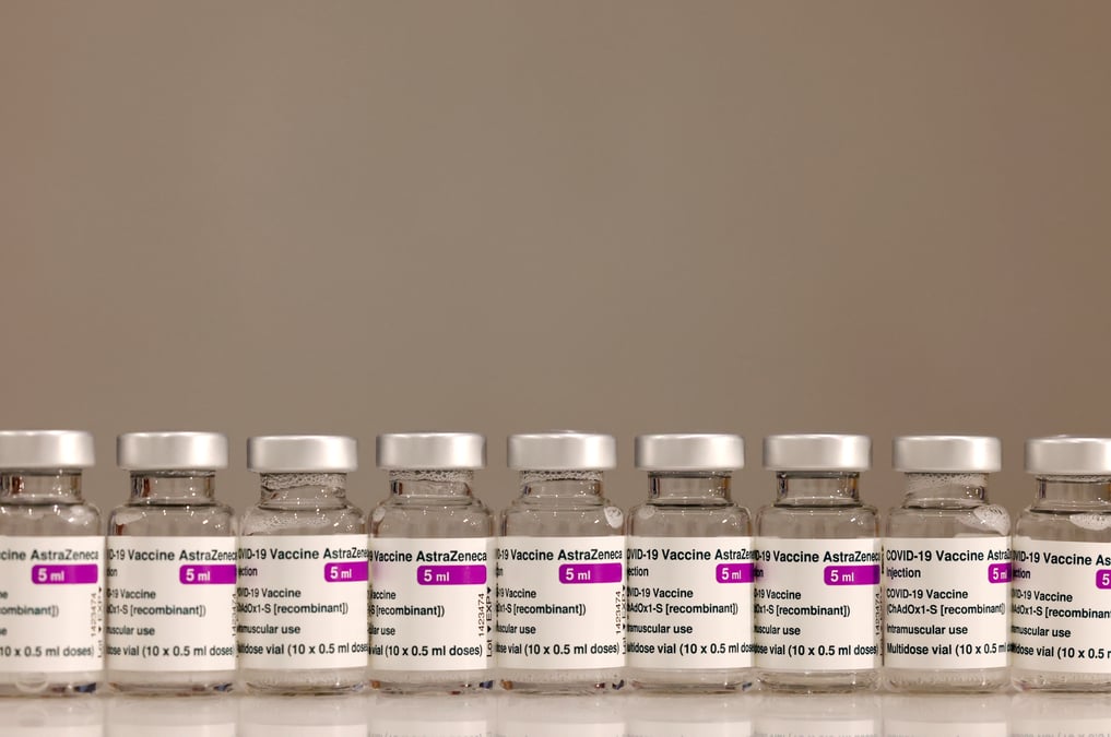 Face a une troisieme vague de contaminations l'ue met la pression sur astrazeneca