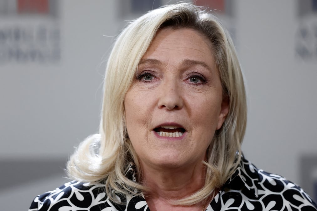 Marine le pen donne une conference de presse a l'assemblee nationale a paris