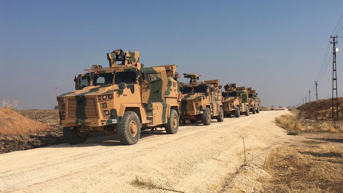 Turquie et russie menent leur premiere patrouille dans le nord-est syrien