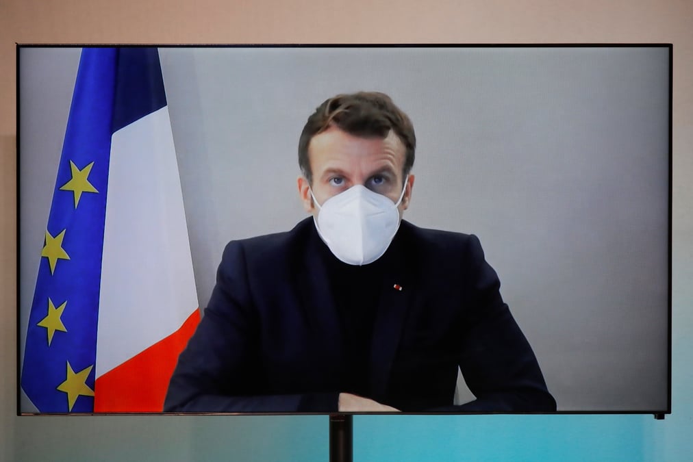 Jeune, en forme et non fumeur : macron devrait surmonter la maladie sans encombre