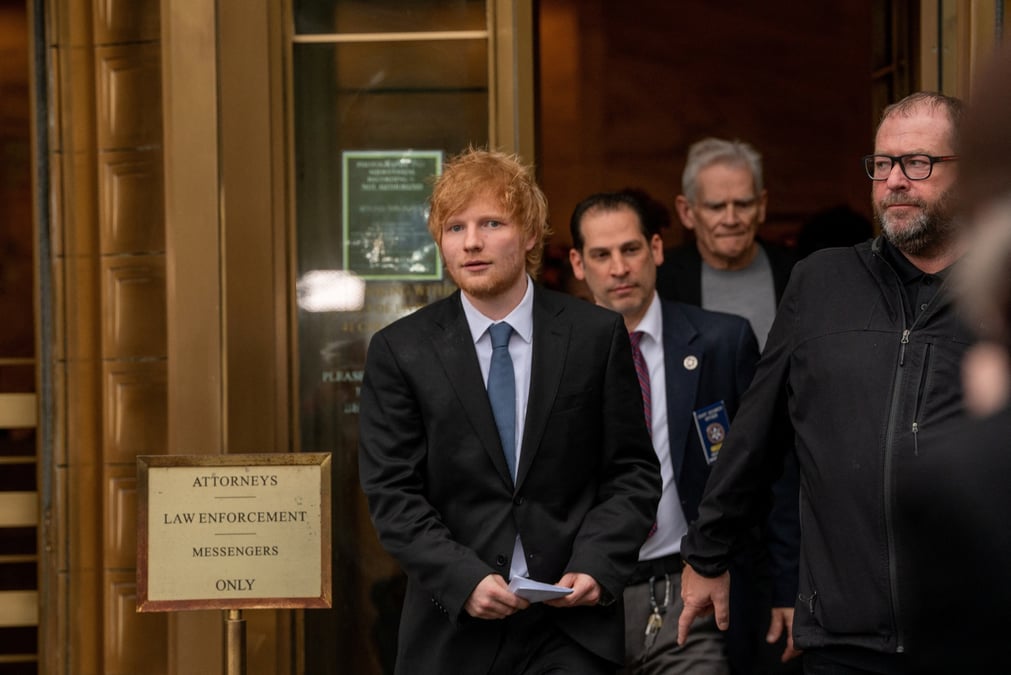 Le chanteur ed sheeran quitte le tribunal federal de new york