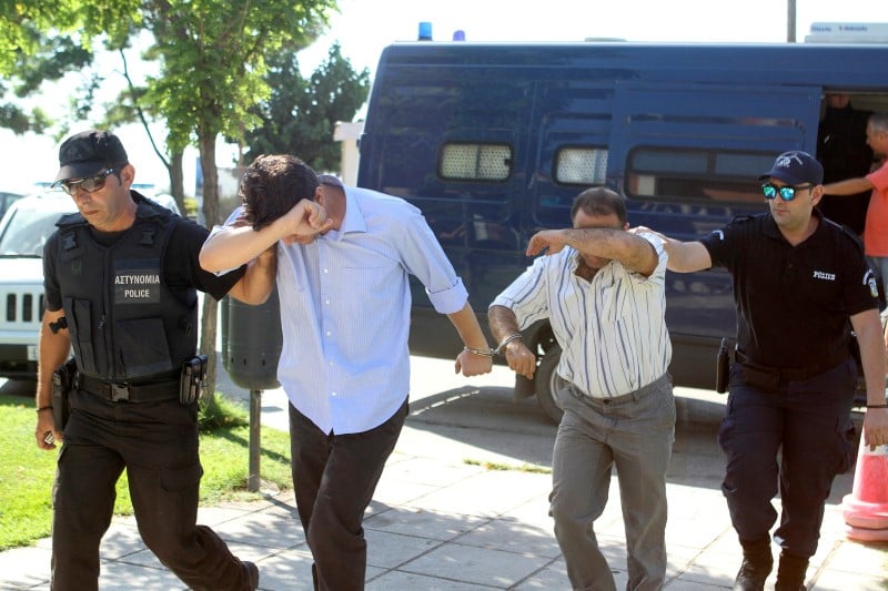 Huit militaires turcs en fuite comparaissent en grece