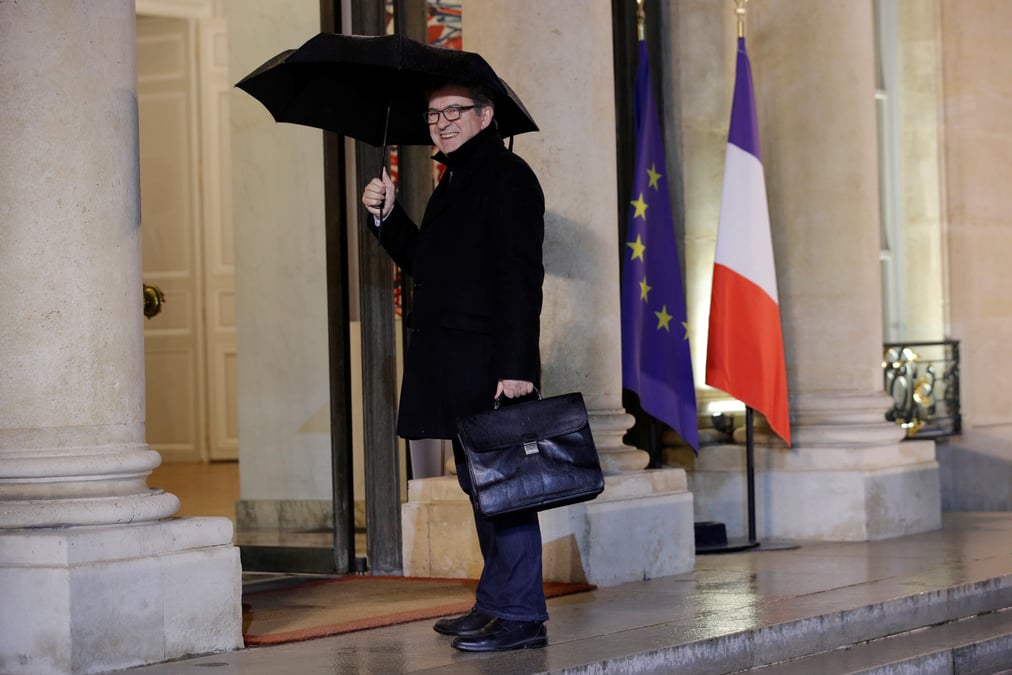 Melenchon exhorte les europeens a "sortir des traites"