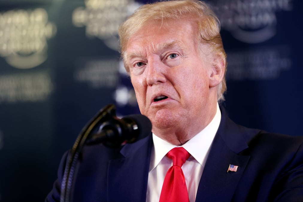 Trump presse l'union europeenne de conclure un accord commercial