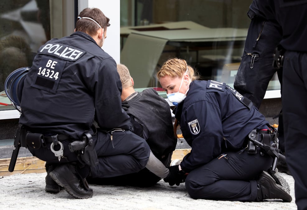Coronavirus: manifestation contre le confinement a berlin
