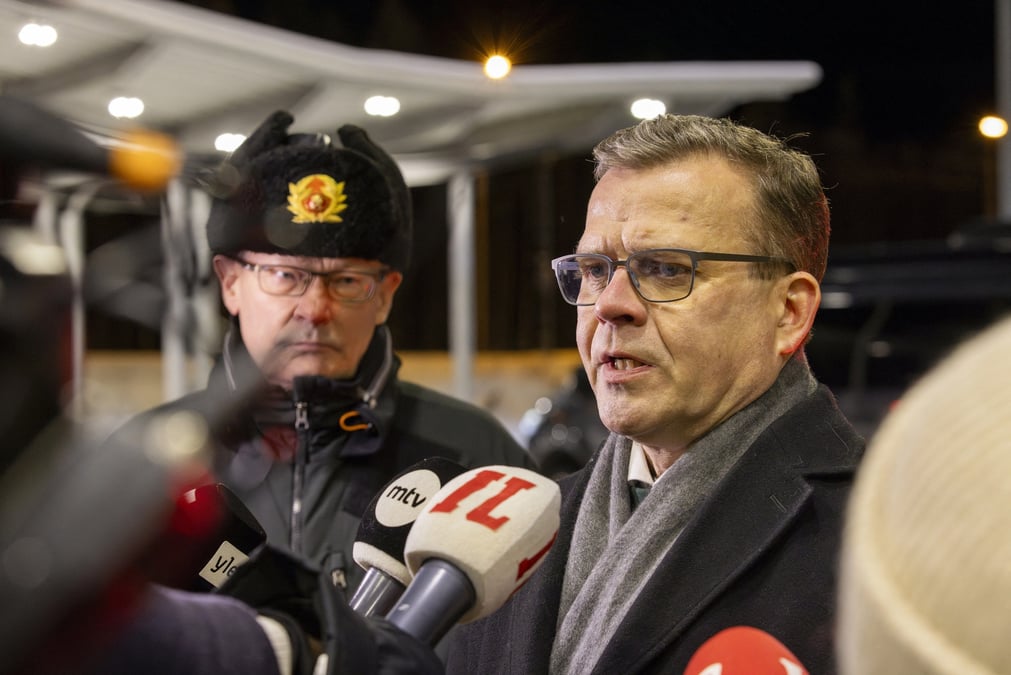 Le premier ministre finlandais petteri orpo lors d'une visite au poste frontiere de vartius a kuhmo