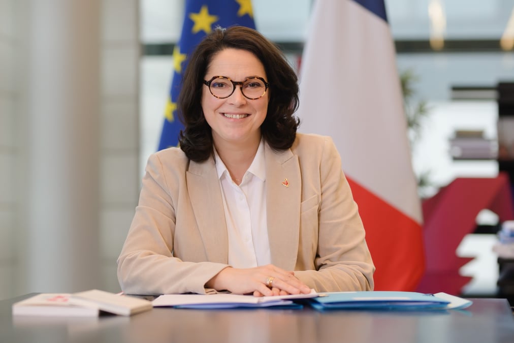 Marina Ferrari, secrétaire d'Etat en charge du Numérique, précise que l'appel à projets « ciblera les applications de l'IA générative qui présentent les meilleures opportunités de marché ».
