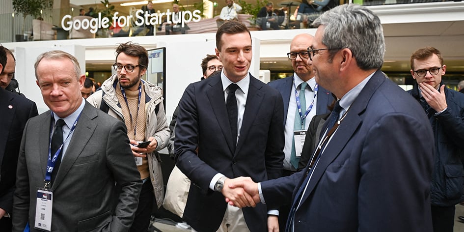 Jordan Bardella lors d’une visite au salon Impact PME, à Paris le 30 novembre 2023.