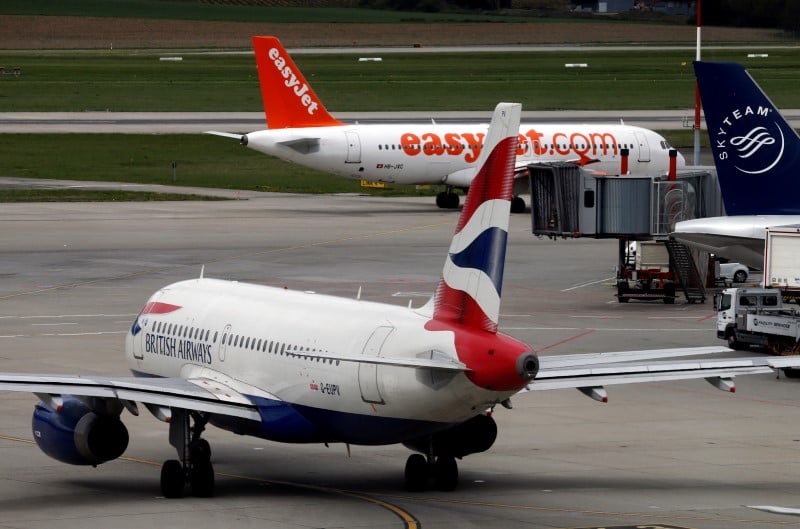 Face a l'incertitude, les valeurs des compagnies aeriennes europeennes plongent