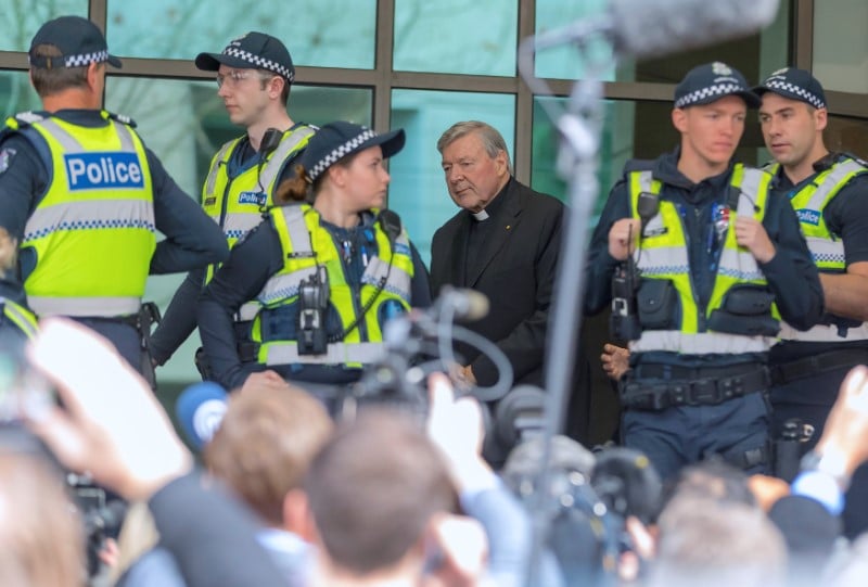 Premiere comparution pour le cardinal george pell en australie
