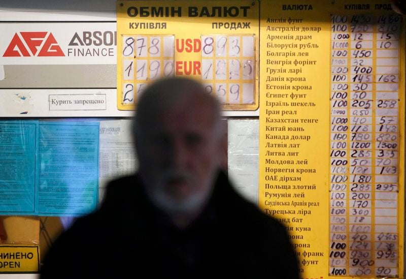 La devise ukrainienne chute, un possible défaut évoqué