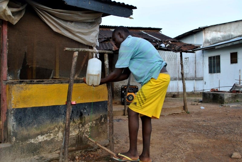 L'OMS revoit en baisse son bilan des morts dans l'épidémie d'Ebola
