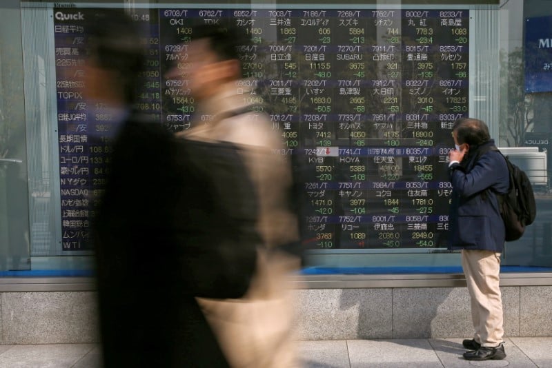 Tokyo finit en hausse