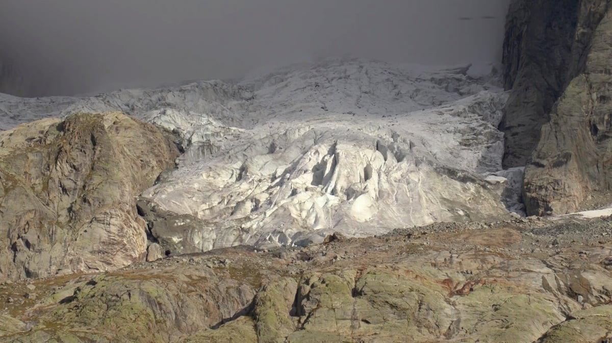 Un glacier du mont-blanc menace de s'effondrer cote italien
