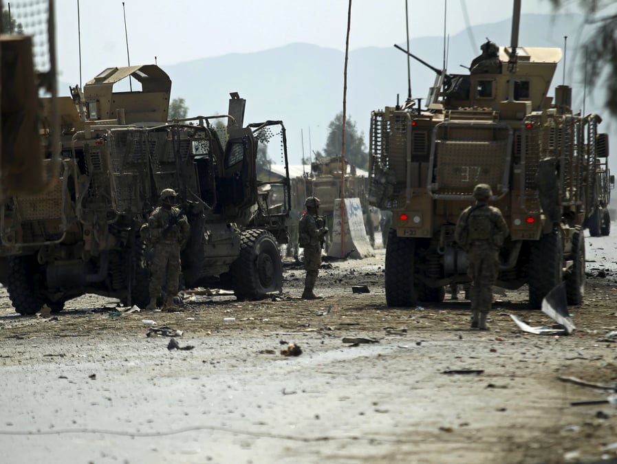 Attaque des taliban contre un convoi de troupes etrangeres en afghanistan