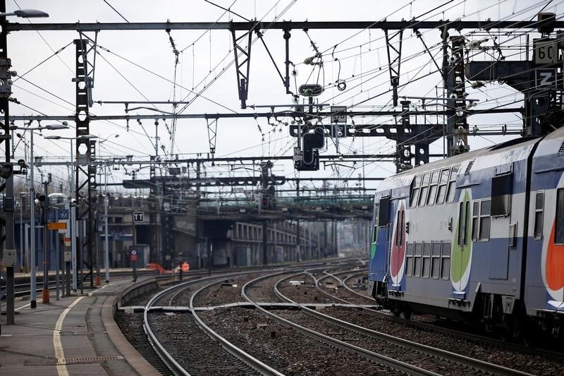 Trafic rer perturbe mardi apres un appel a la greve