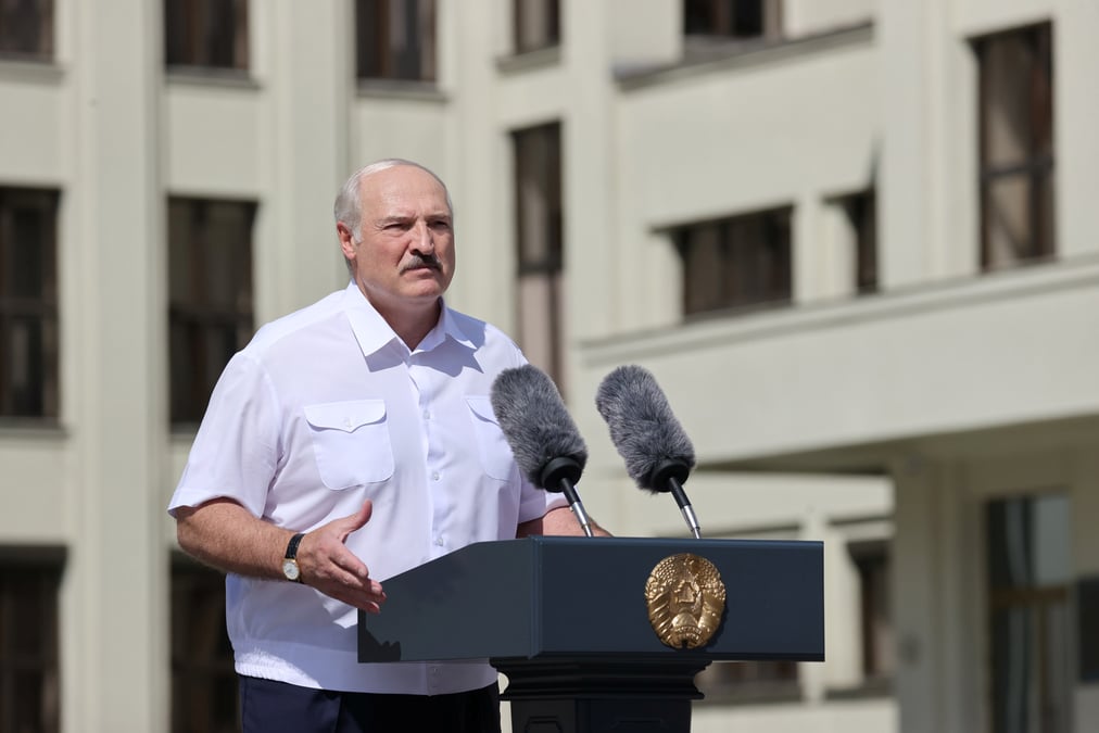 Bielorussie: loukachenko decerne des medailles aux forces de l'ordre "pour service impeccable"
