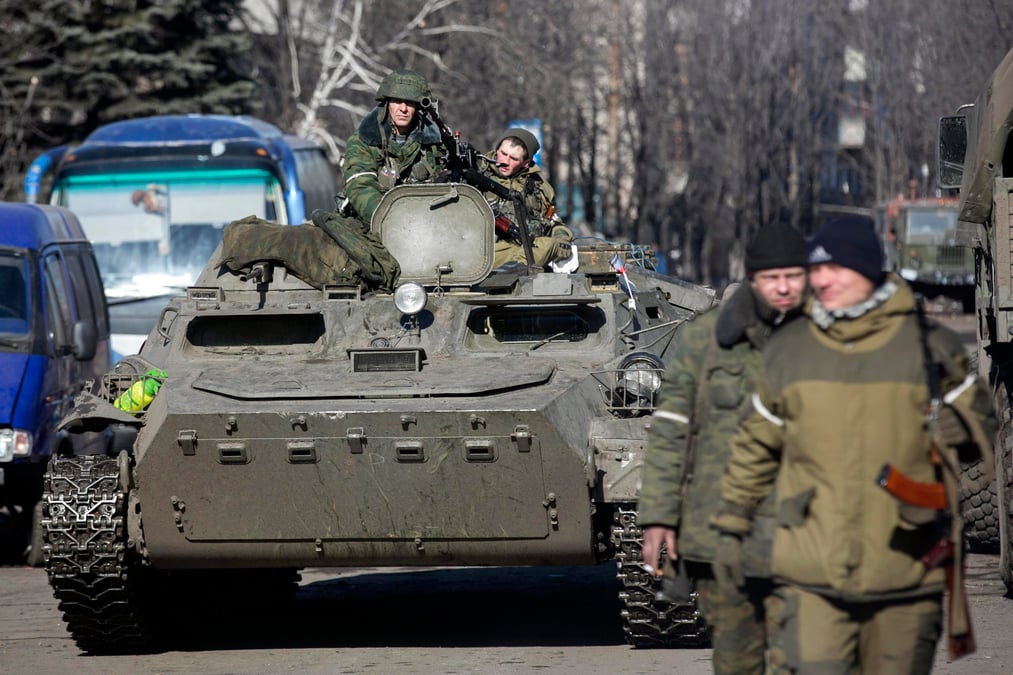 Les rebelles ukrainiens disent entamer le retrait de leurs armes lourdes