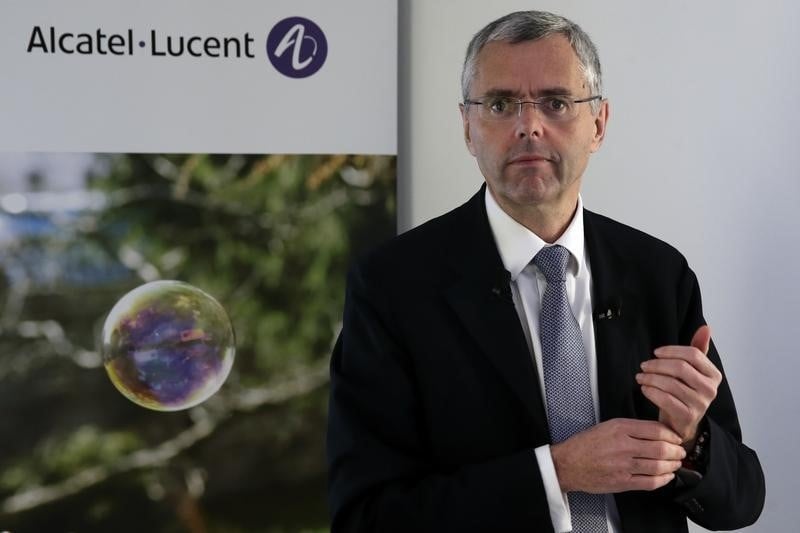 Michel combes critique par emmanuel macron