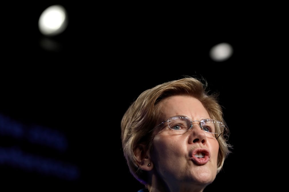 Warren demande au congres d'entamer le processus de destitution de trump