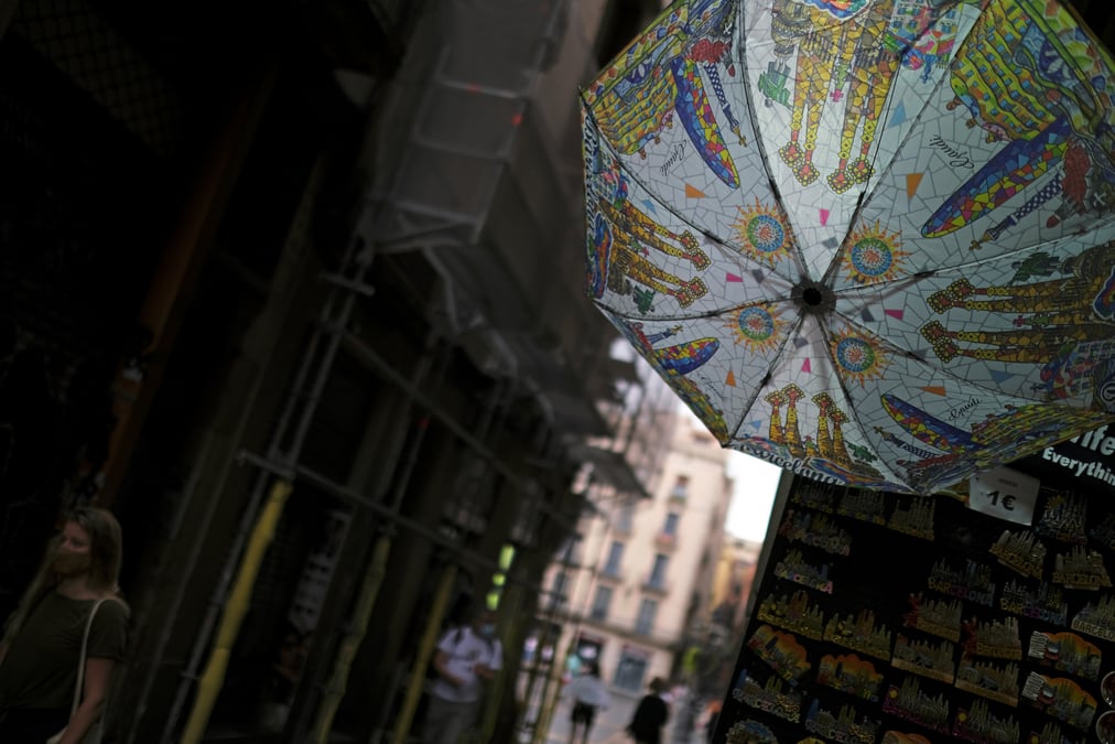 Nouvelle nuit de violence a barcelone apres l'incarceration d'un rappeur
