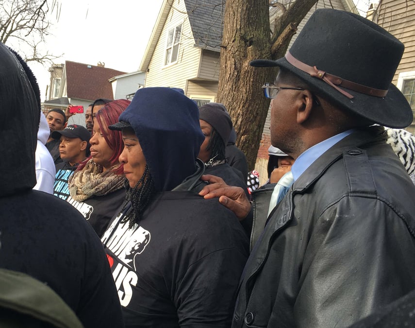 La police de chicago de nouveau critiquee apres la mort de deux noirs