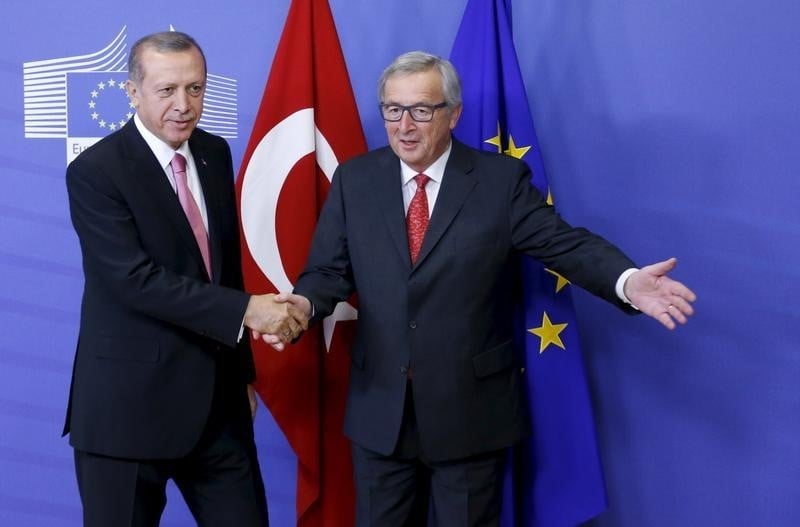 L'ue entre espoir et crainte apres le putsch manque en turquie