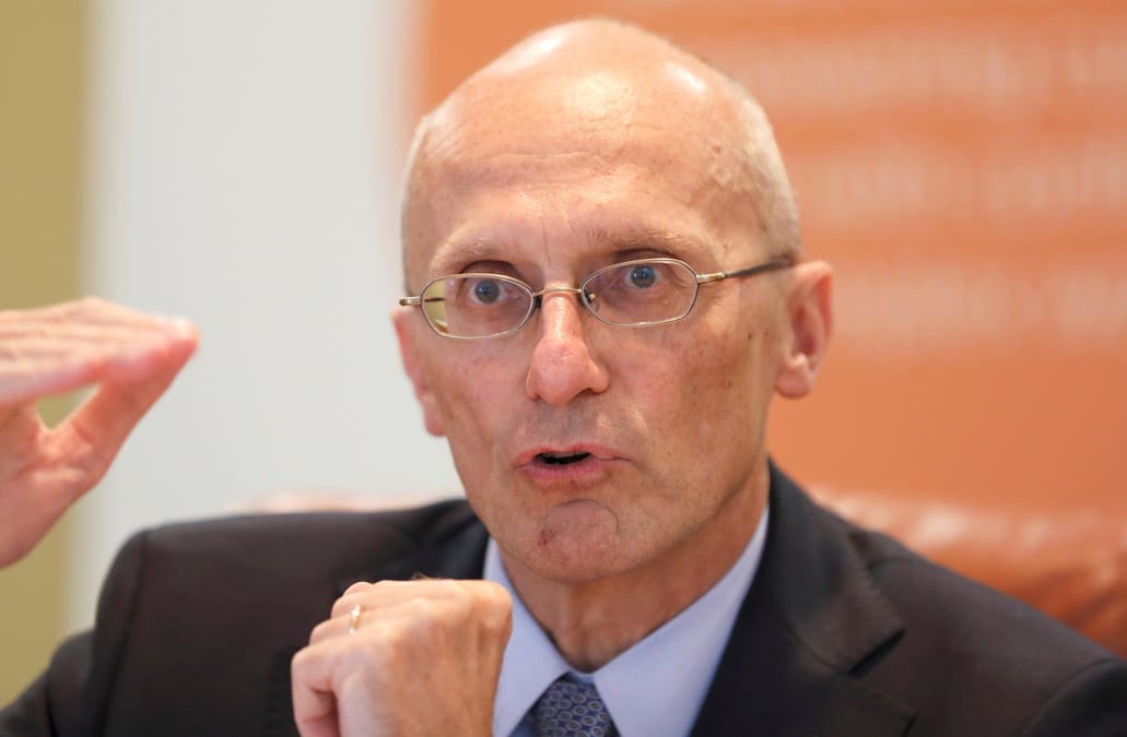Les taux bas penalisent les banques, le probleme va durer, dit enria