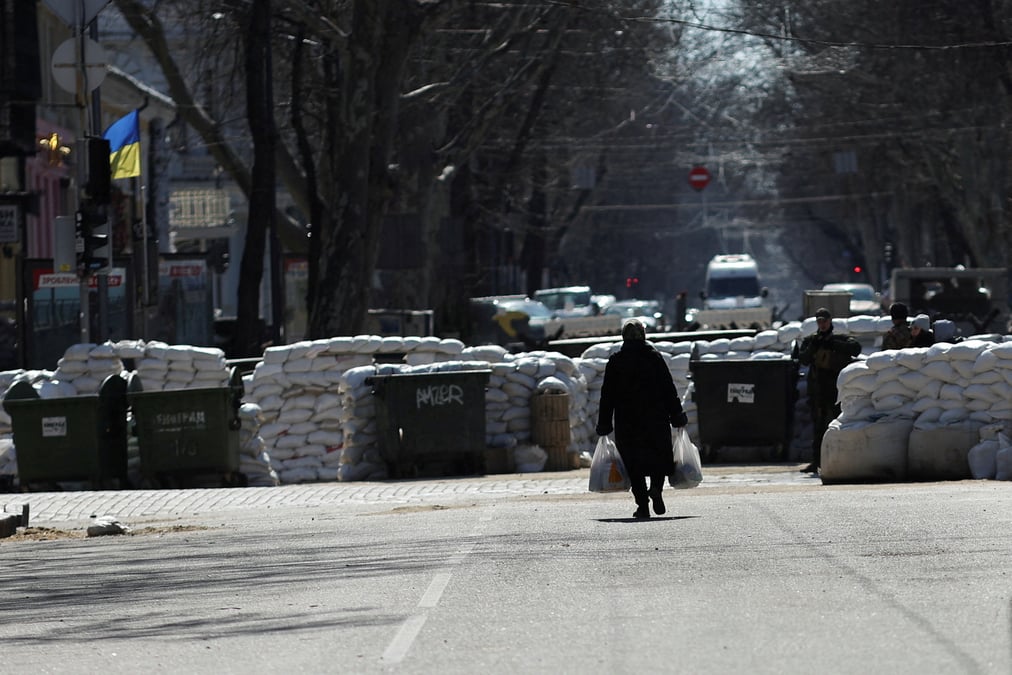 Ukraine: premiers bombardements russes pres d'odessa, selon la municipalite