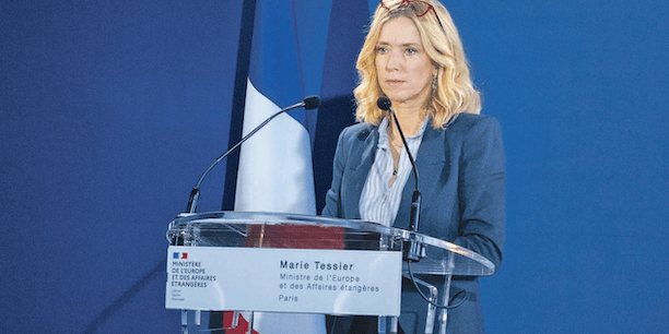Dans la série « Sous contrôle », Léa Drucker incarne une directrice d’ONG propulsée au gouvernement.