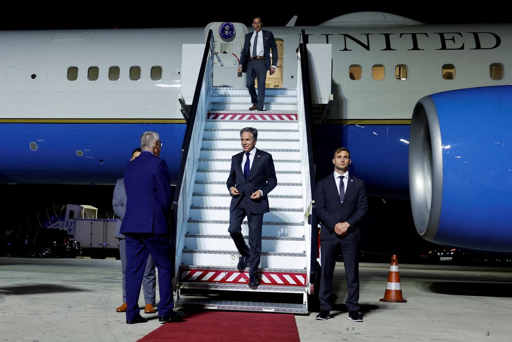 Le secretaire d'etat americain antony blinken arrive a l'aeroport ben gurion pres de tel aviv