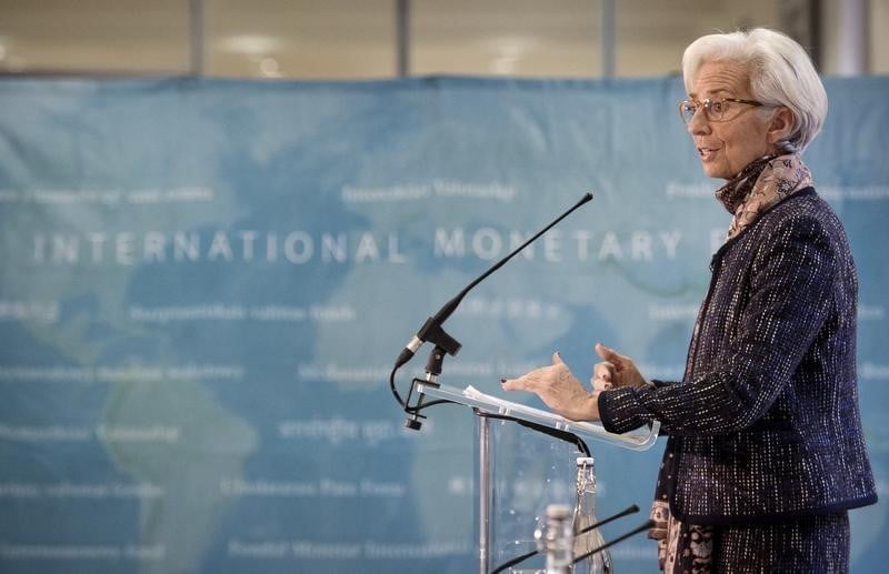 Christine lagarde devrait deposer un recours contre son renvoi devant la cjr