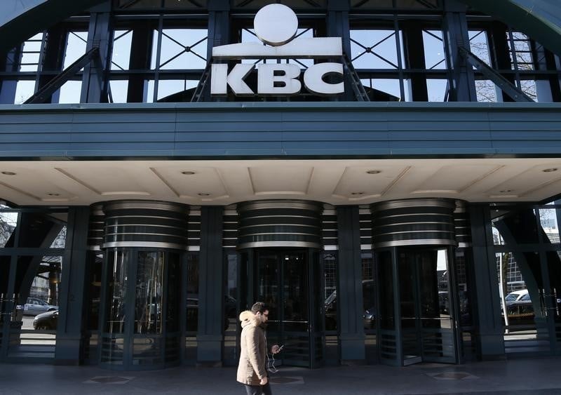 Kbc favorise par croissance et maitrise des couts
