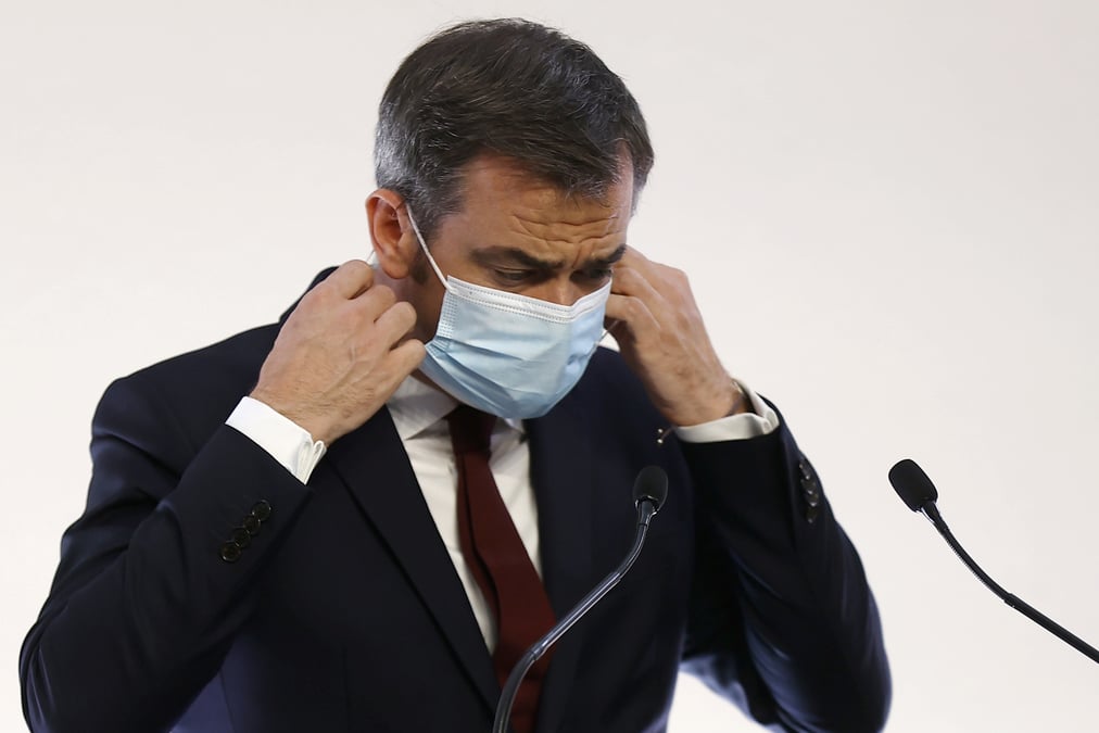 France: pas de confinement pour les seules personnes agees, dit attal