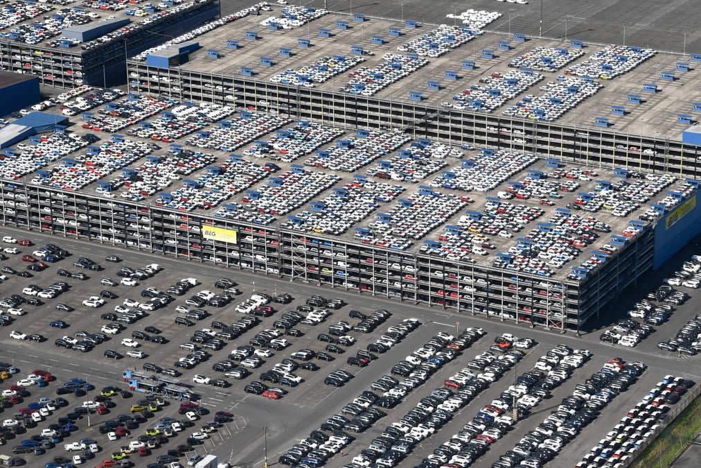 Le commerce international a fortement rebondi mais risque un nouveau ralentissement, selon l'ocde