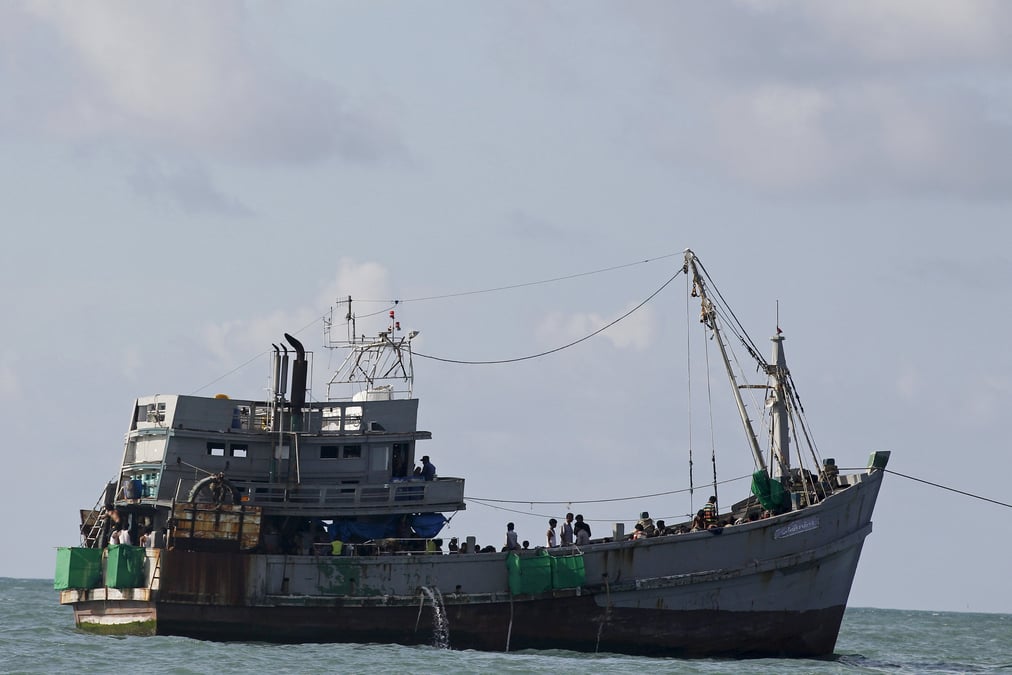 Un bateau charge de plus de 700 migrants accoste en birmanie