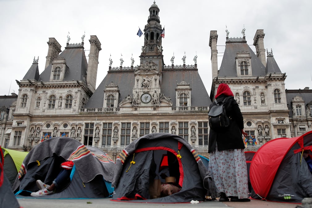 Un campement de migrants evacue a paris