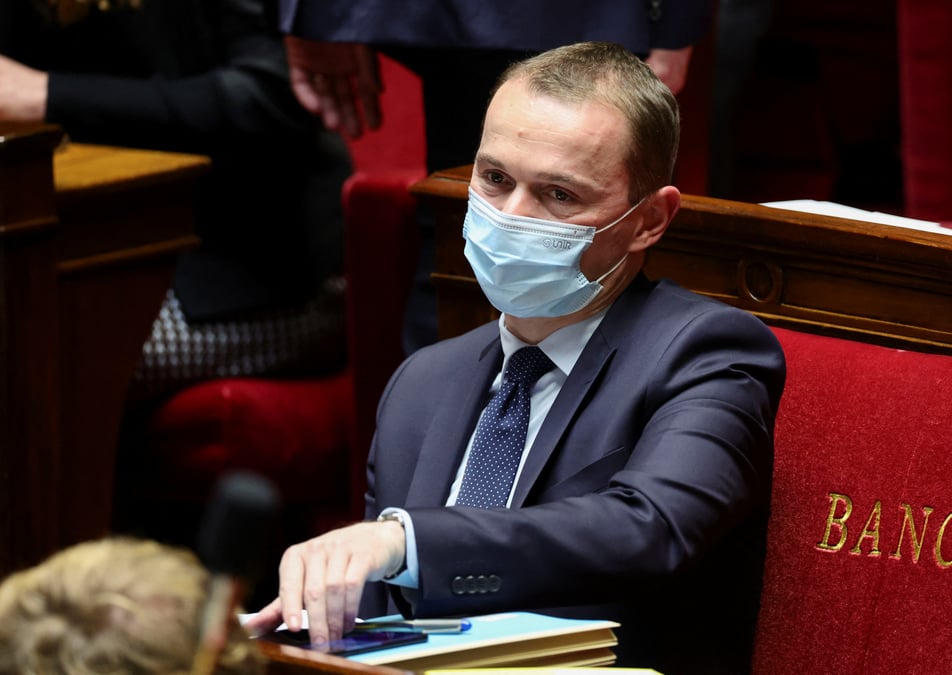 "trop tot" pour remettre en cause la prevision de croissance pour 2022, dit dussopt